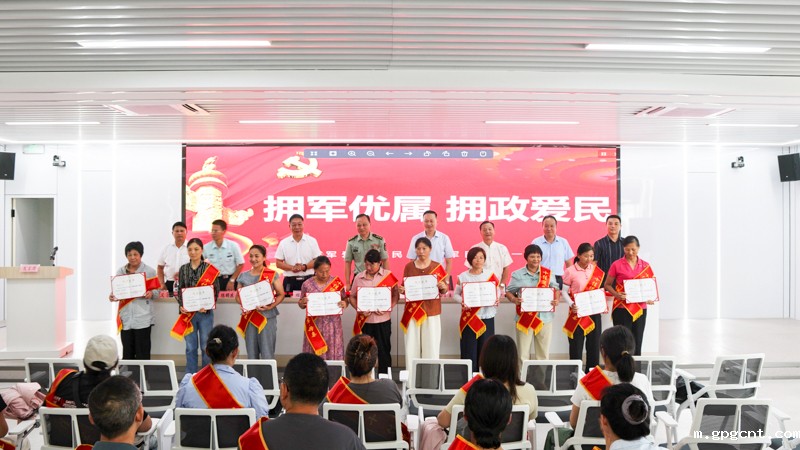 1753272617404237.jpg 颁奖1拷贝.jpg